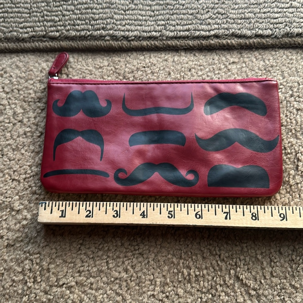 Mustache clutch